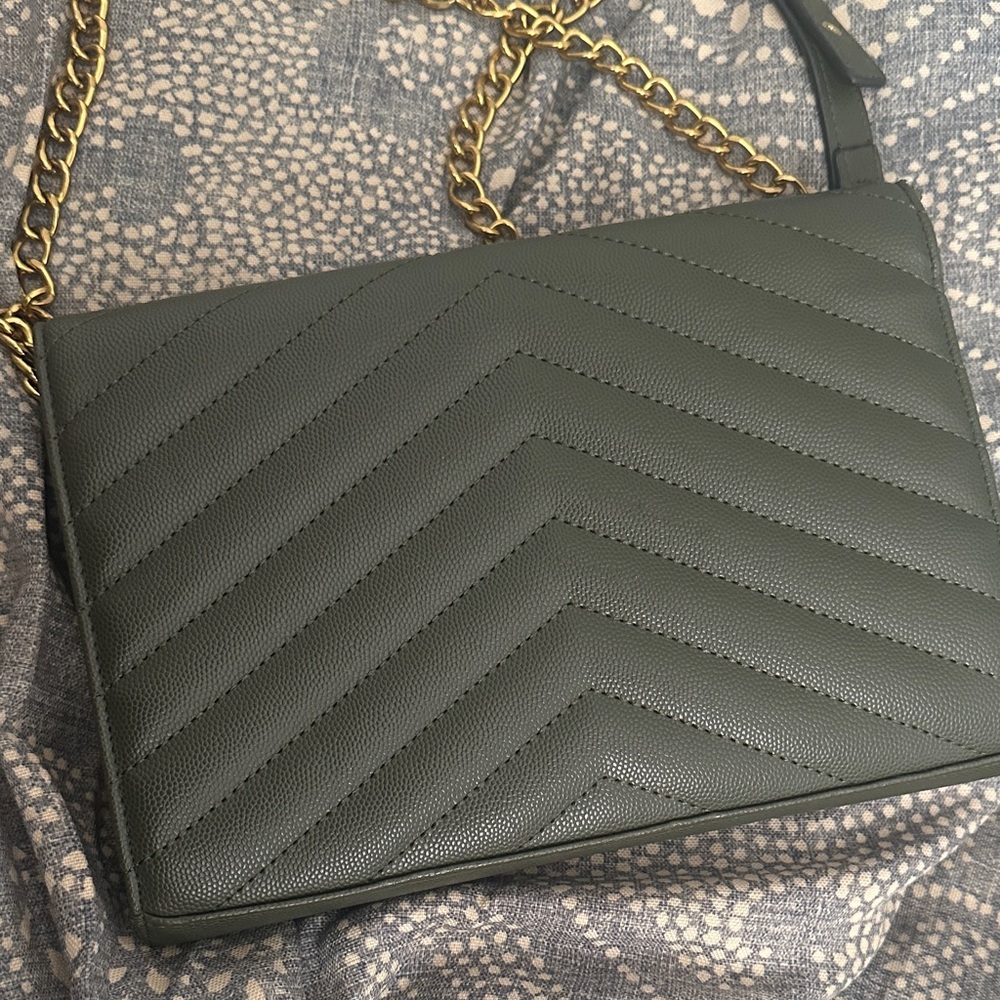 Army / medium Green Quilted Crossbody Bag - Picture 10 of 12